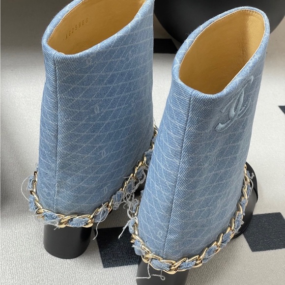 Chanel Blue and Black Women's Shoes - Picture 5 of 6